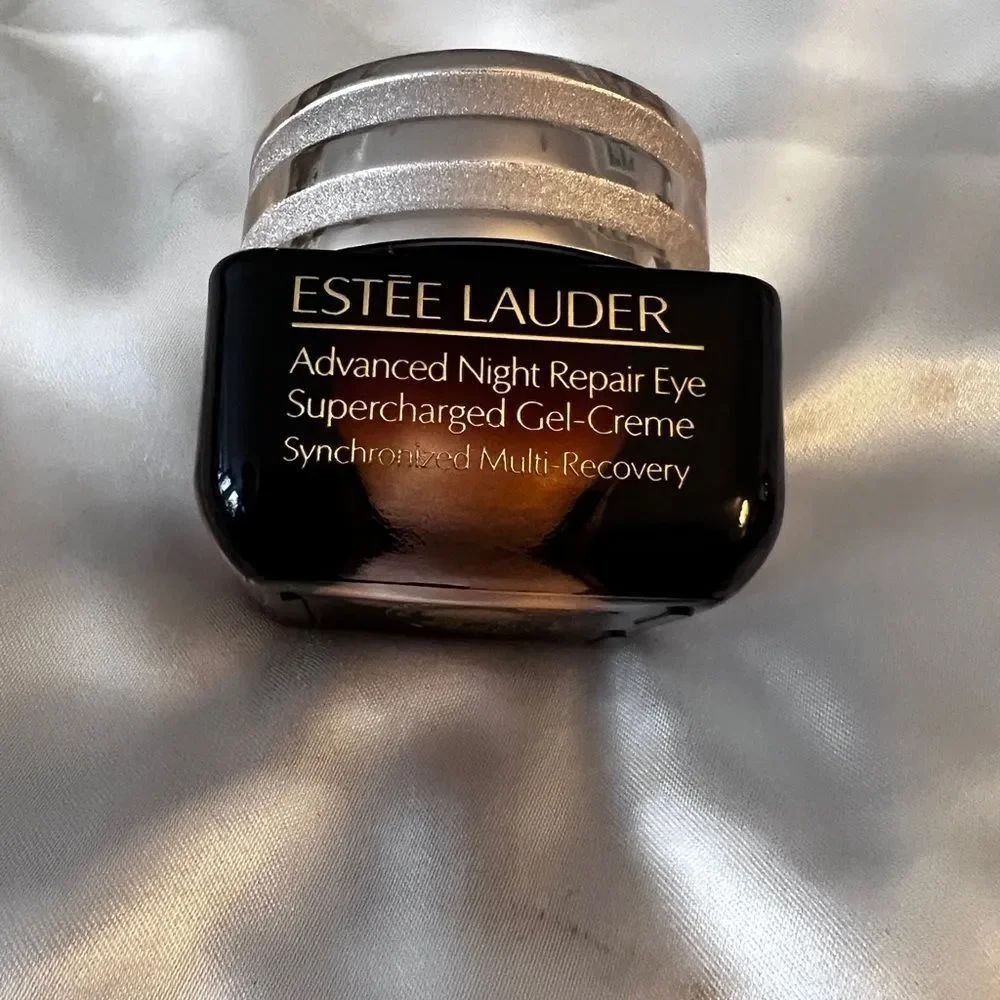Estee Lauder Eye Gel-Creme in Black and Gold